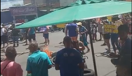 Moradores protestam contra a falta de água e bloqueiam avenida no Benedito Bentes