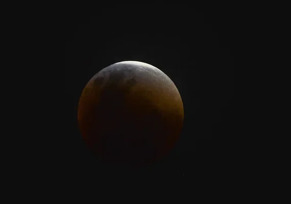 Eclipse parcial da Lua acontece hoje (17); veja os horários