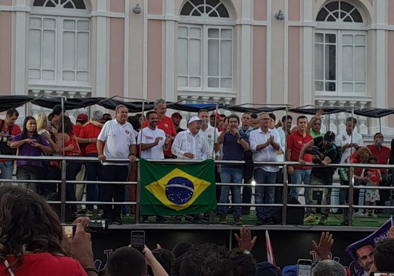 Veja fotos e vídeos da caminhada de Lula em Maceió