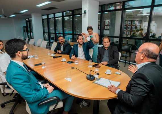 Fernando Tourinho recebe representantes do cooperativismo e discute ações sociais
