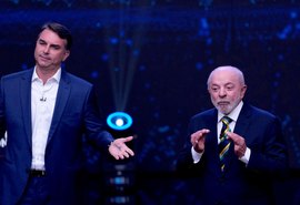 Bispos católicos criticam candidatura de Flávio Bolsonaro e alertam para  riscos à democracia