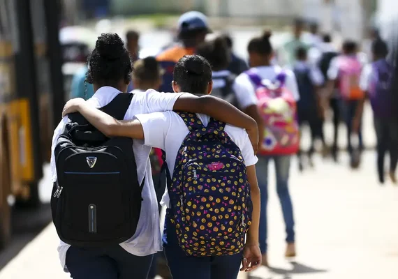 Dia do Amigo: relação é fundamental para a saúde mental, diz psicóloga