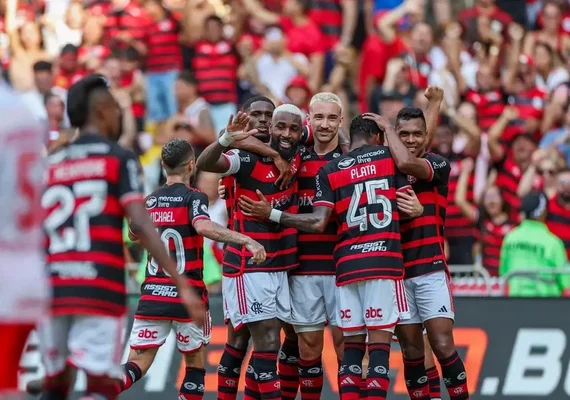 Flamengo vence e tira Inter da briga pelo título brasileiro