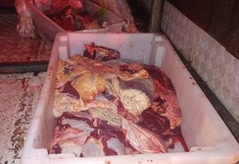 Carga de carne transportada sem refrigeração é apreendida na AL-101 Norte