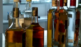 Investigação aponta que o metanol pode ter origem em combustíveis comprados em postos
