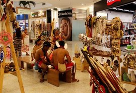 Exposição em shopping leva arte indígena para população de Alagoas