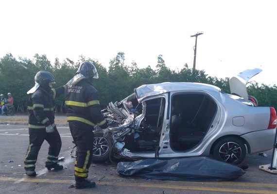 Vídeo: grave acidente deixa uma pessoa morta e duas feridas na BR-316, em Atalaia