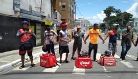 Entregadores realizam protesto no centro de Maceió; veja vídeo