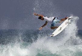 Onze brasileiros passam para 3ª fase do mundial de surfe