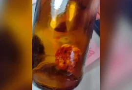 Homem diz ter encontrado um “dedo” dentro de cerveja: “Tinha até unha”