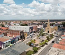 Vídeo mostra abuso de crianças em plena luz do dia no Sertão de Alagoas; suspeito continua foragido