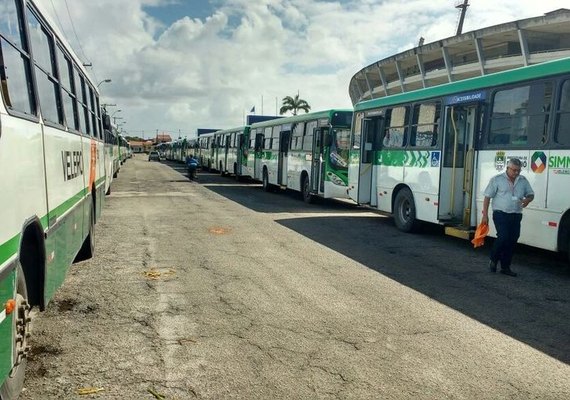 Homem que sequestrou ônibus e destruiu veículos é condenado a 1 ano e 9 meses de reclusão