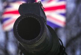 Crise política e orçamento militar desafiam apoio britânico à Ucrânial