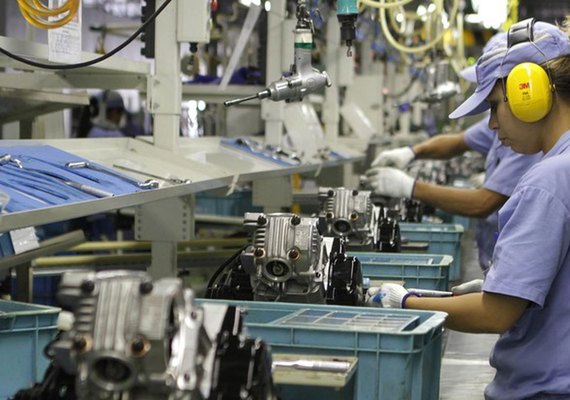 Produção industrial cresce 0,3% de março para abril
