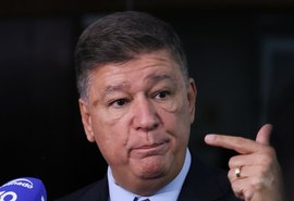 Dino dá cinco dias para senador explicar repasse de emendas à Lagoinha