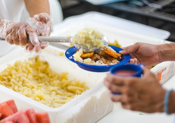 Programa 'Leite do Coração' contempla mais de 80 mil estudantes em 32 municípios de AL