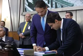 Gilvan Filho assume vice da ALE após eleição sem concorrência