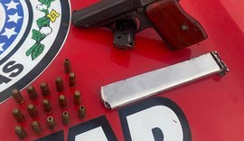 PM apreende drogas em Arapiraca e prende homem com arma de fogo em Maceió
