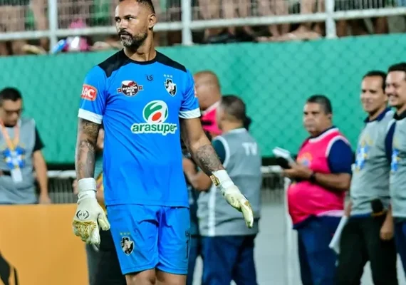Patrocinadora rompe contrato com Vasco-AC após polêmica com goleiro Bruno