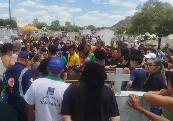 Corpo de enfermeiro assassinado em motel é sepultado sob forte comoção em Batalha