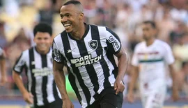Botafogo bate Flu e fica na esperança de se classificar à semi no RJ