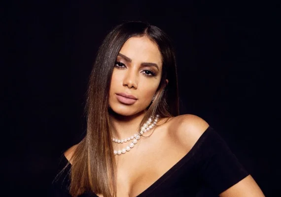 Anitta volta a ser internada e fica de fora da 'Farofa da Gkay'