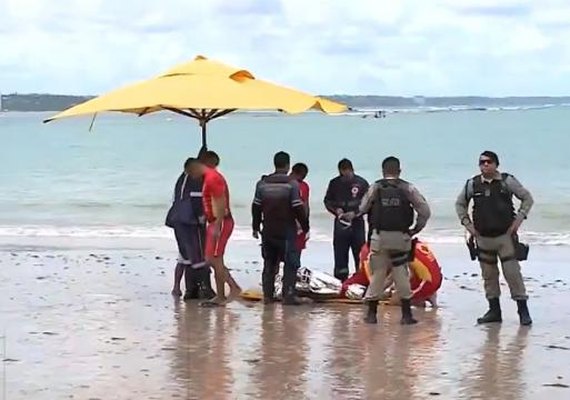 Mulher tem mal súbito e morre afogada na praia de Ponta Verde, em Maceió