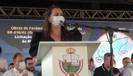 Na presença de autoridades políticas, prefeita é vaiada três vezes durante solenidade