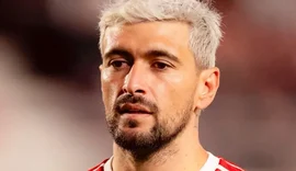 Flamengo atualiza situação de Arrascaeta após cirurgia na clavícula