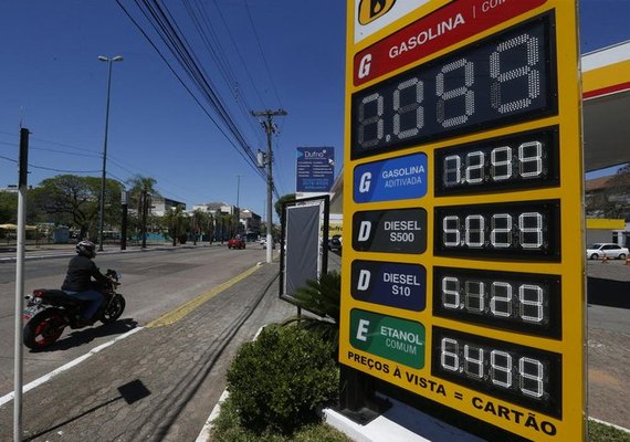 Gasolina em Alagoas pode chegar a R$5,62, após aumento nas distribuidoras