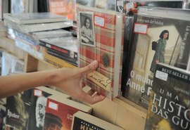 Pequenas livrarias mantêm vendas apostando no atendimento personalizado