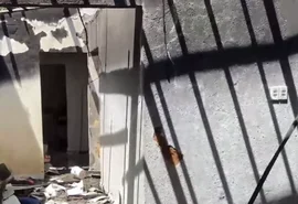 Incêndio causado por curto-circuito destrói residência no bairro Feitosa, em Maceió