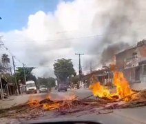 Moradores de Ipioca bloqueiam a AL-101 Norte em protesto contra falta d’água