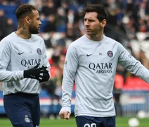 Torcida do PSG pede saída de Neymar e Messi durante protesto