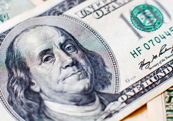 Dólar cai por primeira vez em cinco dias e fecha em R$ 5,40