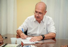 Prefeito trabalha para que moradores recebam escritura definitiva de imóvel
