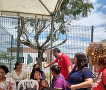 Basile protesta junto de professores que estão cobrando reajuste salarial em Arapiraca