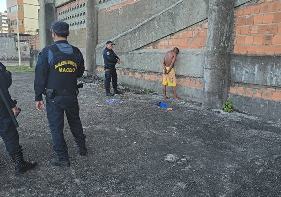 Homem é preso em flagrante após assaltar e agredir mulher em Maceió