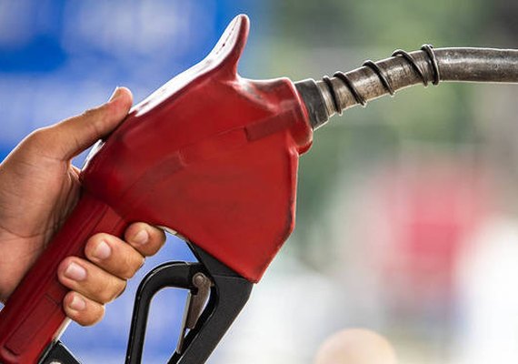 Sancionado projeto de lei que torna combustíveis itens essenciais para limitar tributação