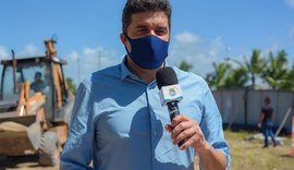 Rui Palmeira vistoria obras no Centro Pesqueiro em Maceió