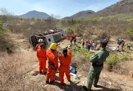 Polícia descarta falha mecânica em ônibus que matou 16 romeiros