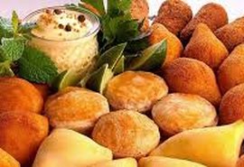 Consumidora que encontrou larva em lanche receberá indenização
