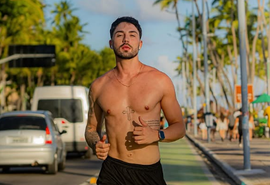 Rico Melquiades exibe resultado de bioplastia: 'Dois anos de academia em um dia'