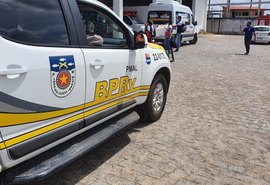 Motorista fura blitz e avança sobre militares em Jequiá da Praia