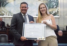 ALE-AL homenageia Maurício Quintella com maior comenda da Casa