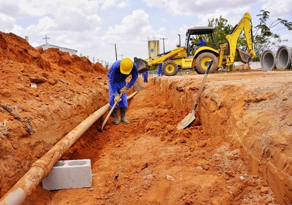 Obras avançam no Conjunto Pedro Suruagy