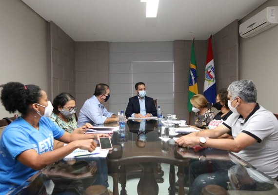 PCCS da Educação terá urgência no Legislativo e aumento sai até novembro