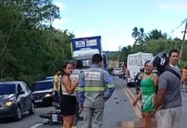Grave colisão entre caminhão e moto deixa dois feridos na BR-316, em Satuba