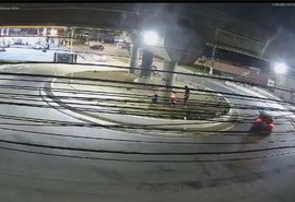 Adolescentes são apontados como autores de incêndio que destruiu pertences de moradores de rua em Maceió