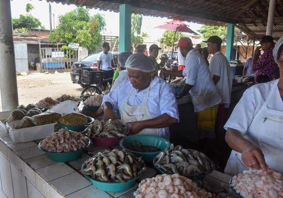 Comerciantes comemoram anúncio da entrega do Centro Pesqueiro